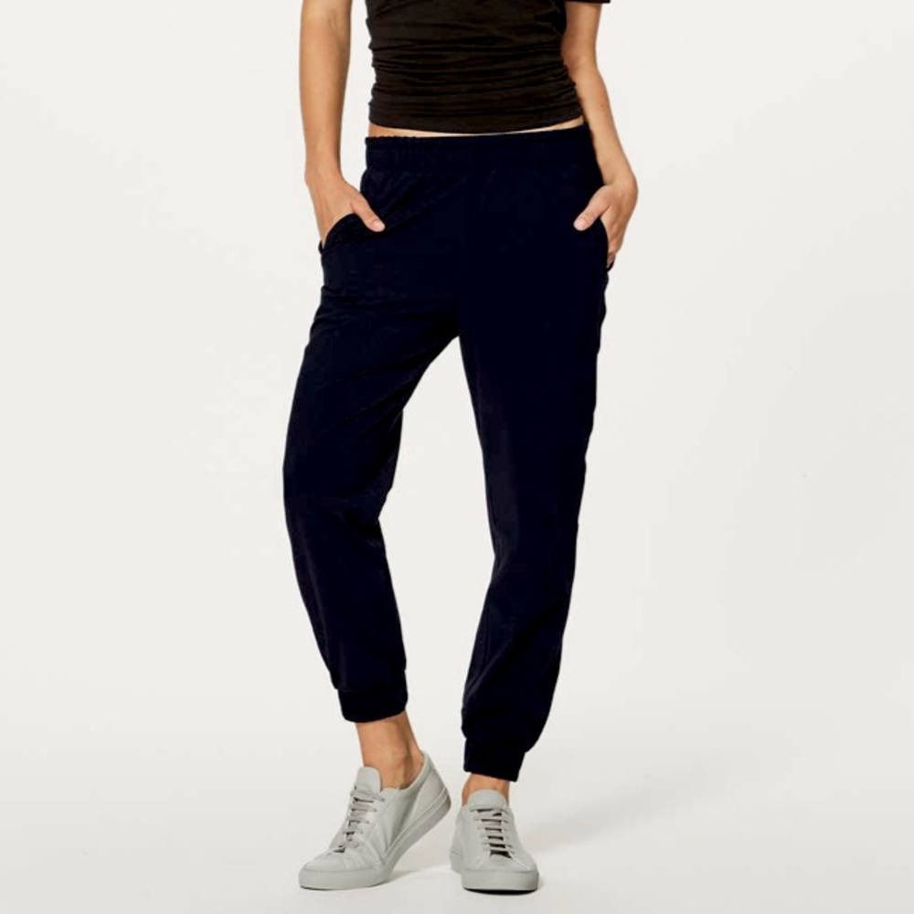 Lululemon Low Rise Joggers in Black Size 10 Tall